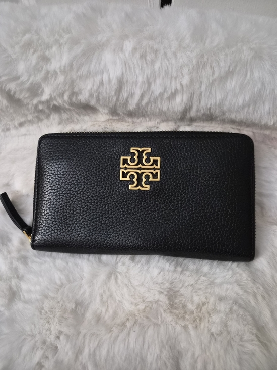Tory Burch Handbags - Tory Burch Black Pebbled Leather Zip Wallet with Gold Logo